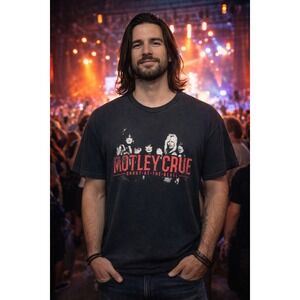 Motley Crue Shout at the Devil Graphic T-Shirt Mens Large Faded Black Band Tee